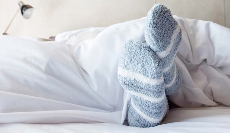 Wearing-Socks-In-Bed